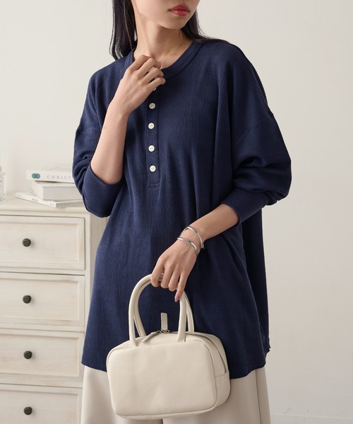 HANES(ヘインズ)の「【Hanes】ヘンリーネックオーバークルーネック HW4-C104(Tシャツ/カットソー・レディース・グレー/オフホワイト/ダークネイビー/レッド・FREE)」の4枚目の写真