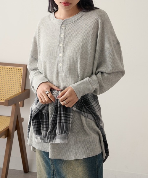 HANES(ヘインズ)の「【Hanes】ヘンリーネックオーバークルーネック HW4-C104(Tシャツ/カットソー・レディース・グレー/オフホワイト/ダークネイビー/レッド・FREE)」の18枚目の写真