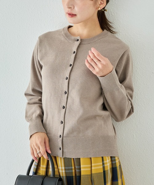 LAVEANGE（ラビアンジェ）の「【洗える】ボタン配色ニットカーデ（カーディガン/ボレロ・レディース・レッド/ブラック/グレイッシュベージュ・F/3L/4L）」の14枚目の写真