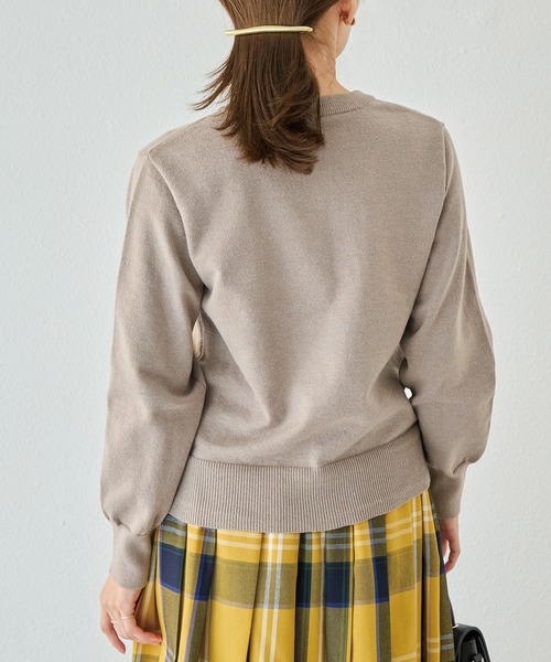 LAVEANGE（ラビアンジェ）の「【洗える】ボタン配色ニットカーデ（カーディガン/ボレロ・レディース・レッド/ブラック/グレイッシュベージュ・F/3L/4L）」の18枚目の写真