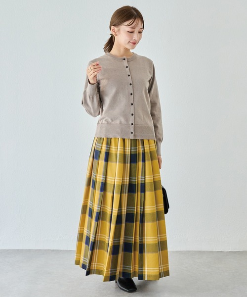 LAVEANGE（ラビアンジェ）の「【洗える】ボタン配色ニットカーデ（カーディガン/ボレロ・レディース・レッド/ブラック/グレイッシュベージュ・F/3L/4L）」の20枚目の写真