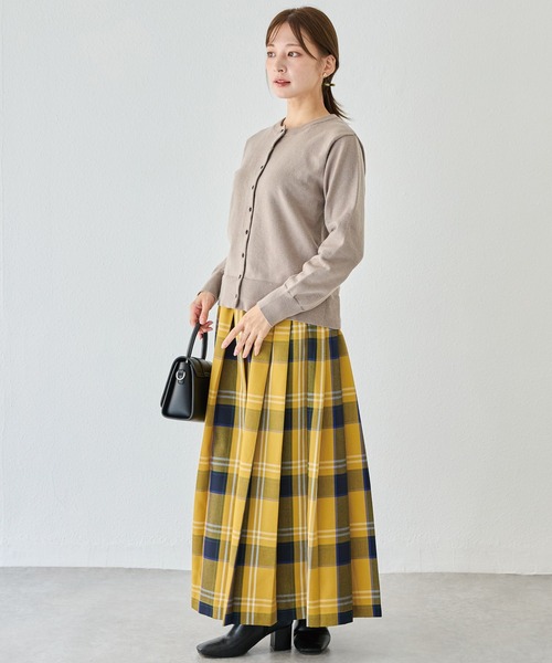 LAVEANGE（ラビアンジェ）の「【洗える】ボタン配色ニットカーデ（カーディガン/ボレロ・レディース・レッド/ブラック/グレイッシュベージュ・F/3L/4L）」の22枚目の写真