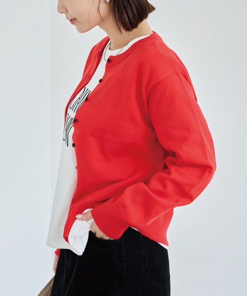 LAVEANGE（ラビアンジェ）の「【洗える】ボタン配色ニットカーデ（カーディガン/ボレロ・レディース・レッド/ブラック/グレイッシュベージュ・F/3L/4L）」の7枚目の写真