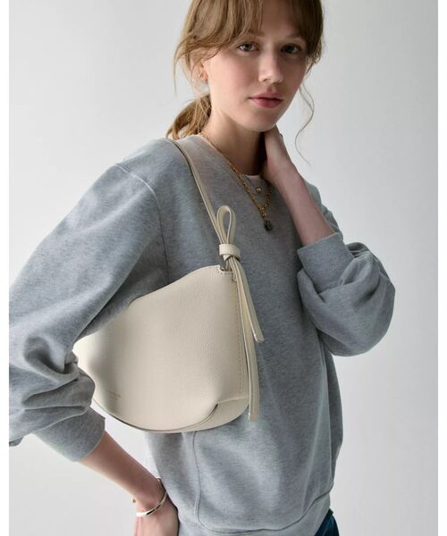 kate spade new york（ケイトスペード ニューヨーク）の「ループ ショルダー バッグ（ショルダーバッグ・レディース・ベージュ・ONESIZE）」の5枚目の写真