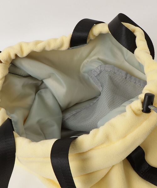 KiU（キウ）の「キウ KiU FLEECE DRAWSTRING BAG LARGE（ショルダーバッグ・メンズ・その他・ONE SIZE）」の4枚目の写真