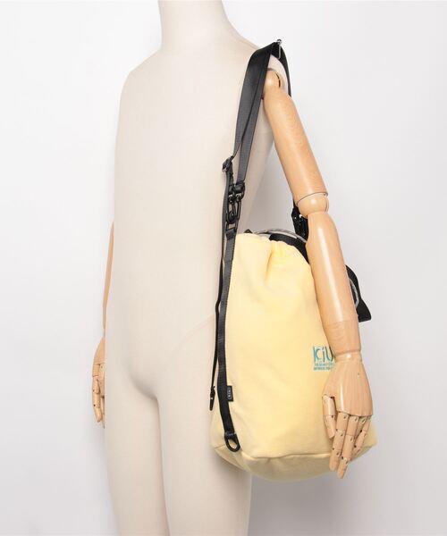 KiU（キウ）の「キウ KiU FLEECE DRAWSTRING BAG LARGE（ショルダーバッグ・メンズ・その他・ONE SIZE）」の5枚目の写真