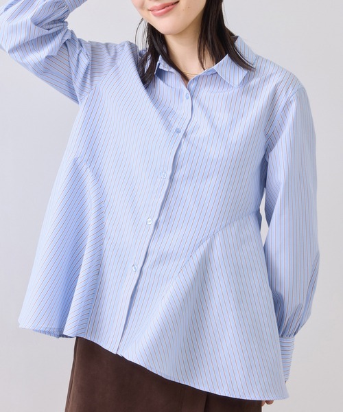 VIS(ビス)の「ヘムデザインフレアシャツ/イージーケア(シャツ/ブラウス・レディース・ネイビー/ホワイト系その他/サックスブルー・FREE)」の4枚目の写真