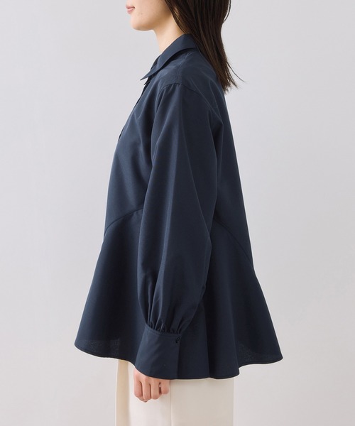 VIS(ビス)の「ヘムデザインフレアシャツ/イージーケア(シャツ/ブラウス・レディース・ネイビー/ホワイト系その他/サックスブルー・FREE)」の22枚目の写真