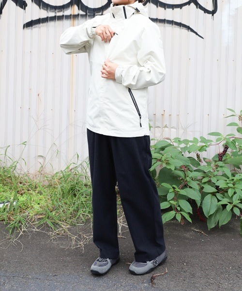 Vini（ヴィニ）の「【Vini】多機能 マウンテンパーカー （フード取り外し可）（マウンテンパーカー・レディース・ブラック/オフホワイト・MEDIUM/LARGE）」の14枚目の写真