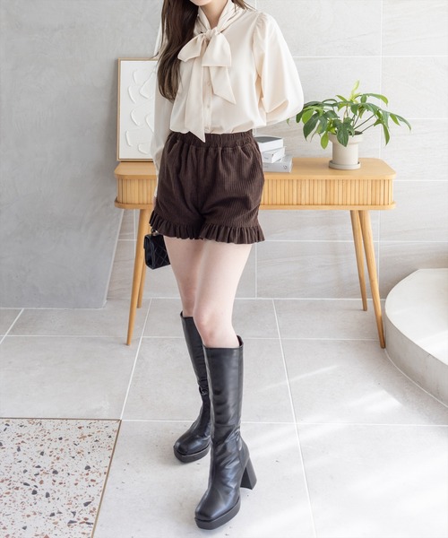 clear（クリア）の「コーデュロイ裾フリルショートパンツ［大人 カジュアル 着回し力抜群］≪AW新作≫（その他パンツ・レディース・ブラウン/アイボリー・F）」の3枚目の写真