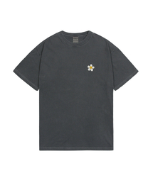 GRAVER（グレーバー）の「[UNISEX] Flower Smile Logo Embroidery Pigment Short Sleeve Tee_Black Charcoal（Tシャツ/カットソー・メンズ）」