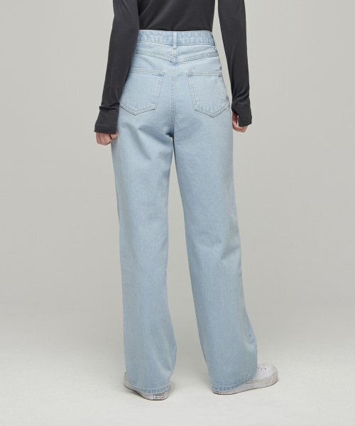 MUSINSA STANDARD WOMAN（ムシンサスタンダードウーマン）の「ウィメンズストレートデニムパンツ[ペイルブルー]（デニムパンツ・レディース・その他・32/30/23/24/25/26/27/28/29）」の2枚目の写真