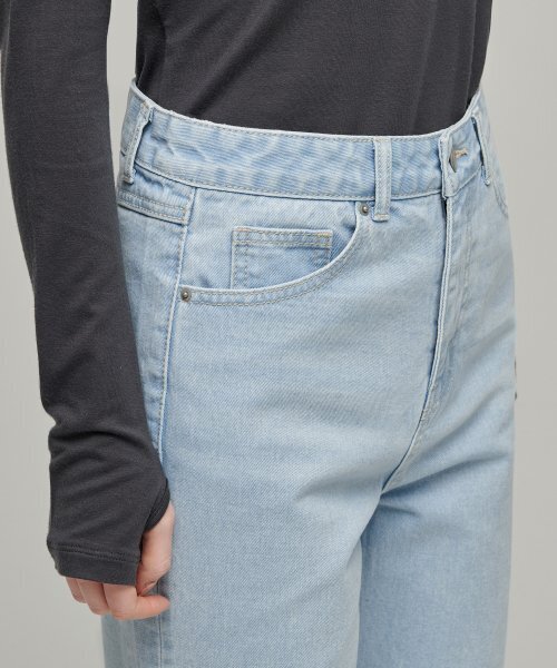 MUSINSA STANDARD WOMAN（ムシンサスタンダードウーマン）の「ウィメンズストレートデニムパンツ[ペイルブルー]（デニムパンツ・レディース・その他・32/30/23/24/25/26/27/28/29）」の4枚目の写真