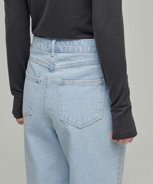 MUSINSA STANDARD WOMAN（ムシンサスタンダードウーマン）の「ウィメンズストレートデニムパンツ[ペイルブルー]（デニムパンツ・レディース・その他・32/30/23/24/25/26/27/28/29）」の5枚目の写真