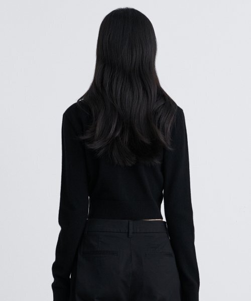 MUSINSA STANDARD WOMAN（ムシンサスタンダードウーマン）の「ウィメンズラムウールラウンドネッククロップカーディガン[ブラック]（カーディガン/ボレロ・レディース・その他・SMALL/MEDIUM/LARGE/X-SMALL）」の3枚目の写真