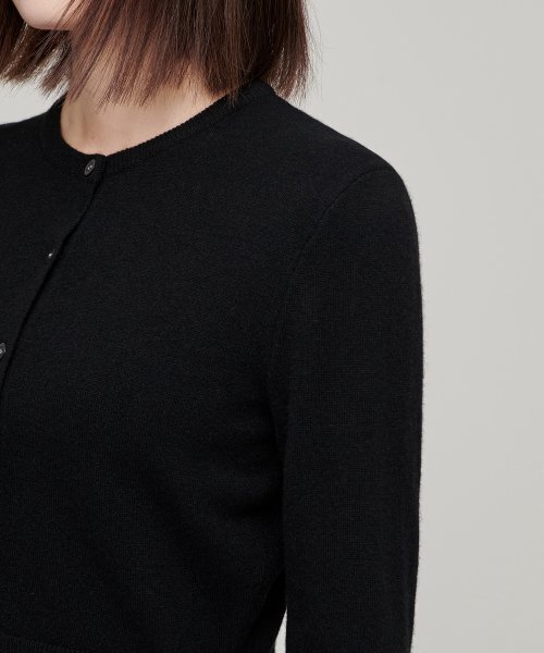MUSINSA STANDARD WOMAN（ムシンサスタンダードウーマン）の「ウィメンズラムウールラウンドネッククロップカーディガン[ブラック]（カーディガン/ボレロ・レディース・その他・SMALL/MEDIUM/LARGE/X-SMALL）」の10枚目の写真