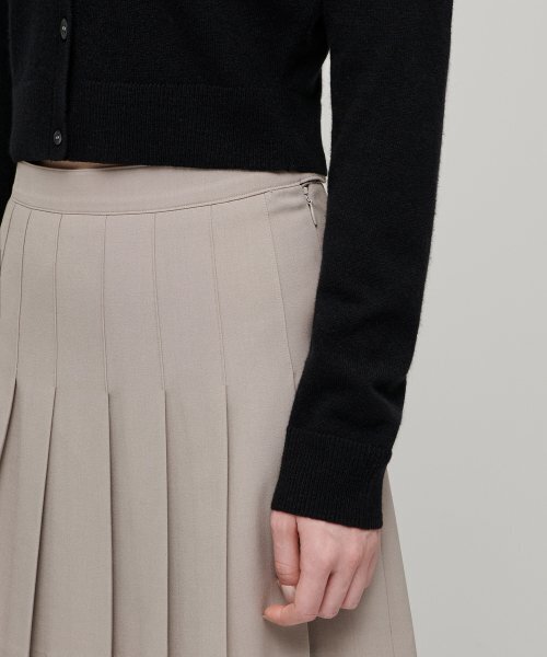 MUSINSA STANDARD WOMAN（ムシンサスタンダードウーマン）の「ウィメンズラムウールラウンドネッククロップカーディガン[ブラック]（カーディガン/ボレロ・レディース・その他・SMALL/MEDIUM/LARGE/X-SMALL）」の11枚目の写真