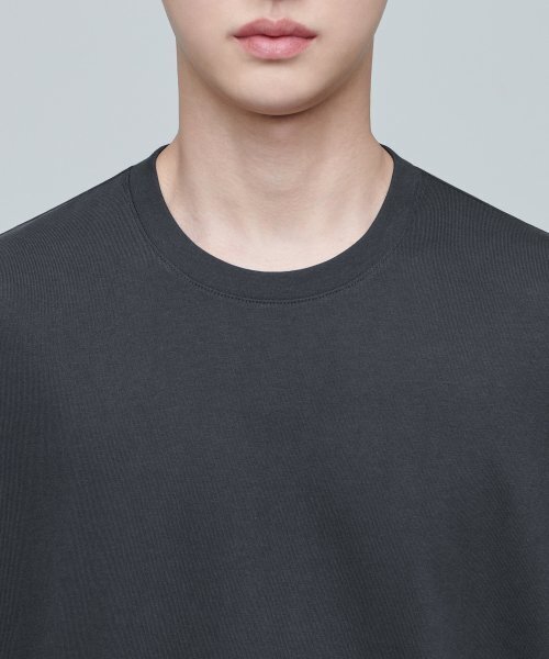 MUSINSA STANDARD（ムシンサスタンダード）の「エクストラオーバーサイズクルーネックTシャツ[ダークグレー]（Tシャツ/カットソー・メンズ・その他・MEDIUM/LARGE/X-LARGE/XX-LARGE/XXX-LARGE/SMALL）」の4枚目の写真