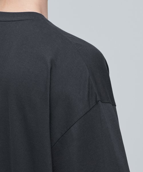 MUSINSA STANDARD（ムシンサスタンダード）の「エクストラオーバーサイズクルーネックTシャツ[ダークグレー]（Tシャツ/カットソー・メンズ・その他・MEDIUM/LARGE/X-LARGE/XX-LARGE/XXX-LARGE/SMALL）」の6枚目の写真