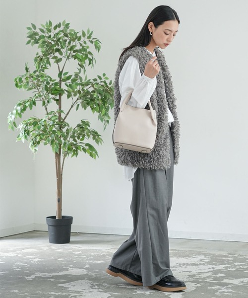 mili an deni(ミリアンデニ)の「エレファントポーチ付き2WAYフェイクレザーバッグ(ショルダーバッグ・レディース・ブラック/アッシュグレー・F)」の13枚目の写真