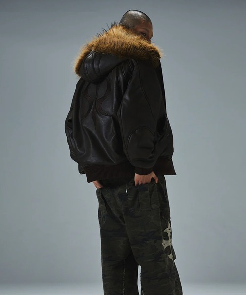 SUPPLIER(サプライヤー)の「SUPPLIER/サプライヤー FAUX FUR HOODED BOMBER JACKET ブランドロゴ ダブルジップ N2Bジャケット(ブルゾン・メンズ・ブラック/ブラウン・S/M/L)」の9枚目の写真