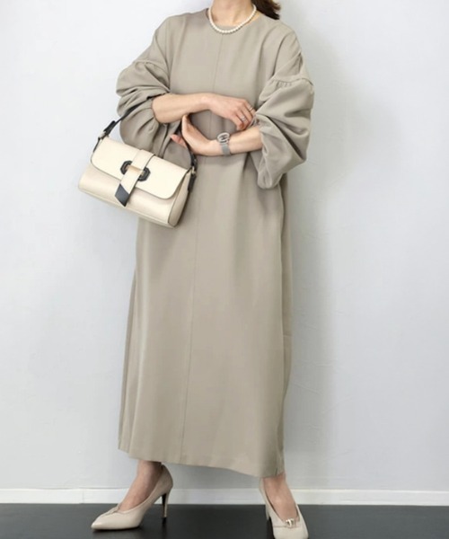 SallyLunn(サリーラン)の「ボリュームスリーブロングワンピース(ワンピース・レディース・ネイビー/ベージュ/ブラック・MEDIUM/LARGE)」の7枚目の写真