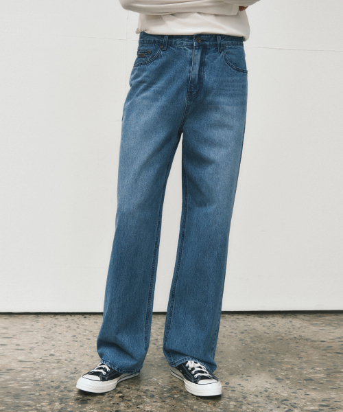 WEDNESDAY OASIS（ウェンズデーオアシス）の「テーラードフェードウォッシングデニムパンツ_LIGHT BLUE(W25-PT23)（デニムパンツ・メンズ・スカイブルー・MEDIUM/LARGE）」の2枚目の写真