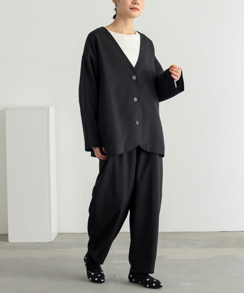 ノーカラーラウンドヘムジャケット×コクーンパンツセットアップ