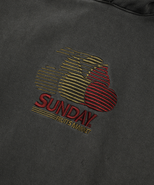 SUNDAY FRUIT MARKET(サンデーフルーツマーケット)の「PIGMENT CHERRY HOODIE CHARCOAL(パーカー・レディース・その他・MEDIUM/LARGE)」の4枚目の写真