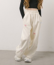URBAN CHERRY（アーバンチェリー）の「リボン刺繍パンツ（スウェットパンツ）」
