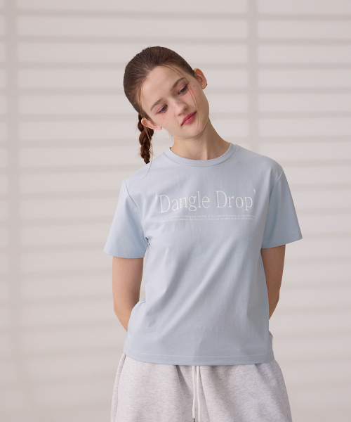DANGLEDROP（ダングルドロップ）の「DGDPタイポセミクロップ半袖Tシャツスカイブルー（Tシャツ/カットソー・レディース・その他・FREE）」の3枚目の写真