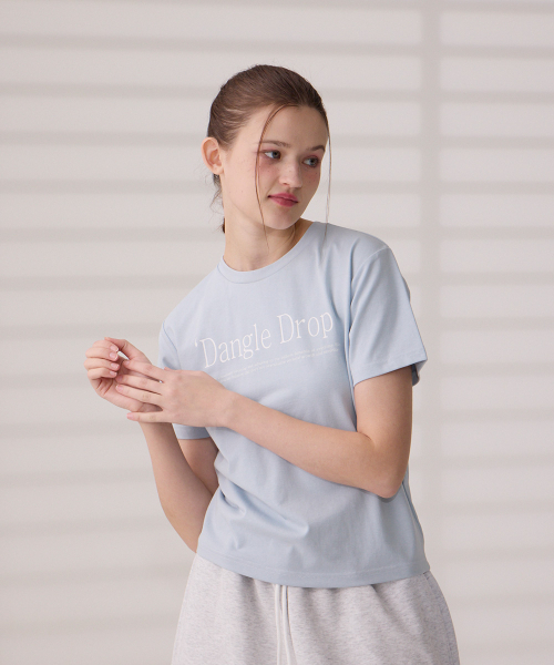 DANGLEDROP（ダングルドロップ）の「DGDPタイポセミクロップ半袖Tシャツスカイブルー（Tシャツ/カットソー・レディース・その他・FREE）」の4枚目の写真