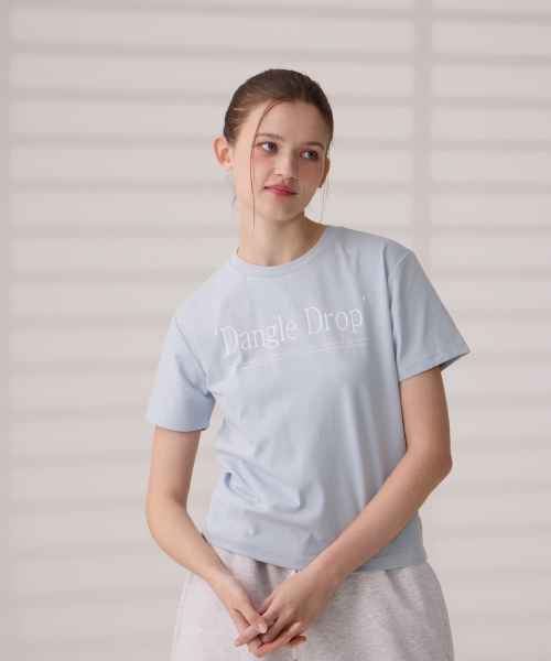 DANGLEDROP（ダングルドロップ）の「DGDPタイポセミクロップ半袖Tシャツスカイブルー（Tシャツ/カットソー・レディース・その他・FREE）」の5枚目の写真
