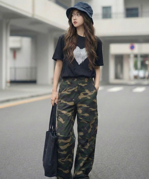 September SEOUL(セプテンバーソウル)の「LOVE & SMILE グラフィックTシャツ(Tシャツ/カットソー・レディース・ホワイト/ブラック・FREE)」の3枚目の写真