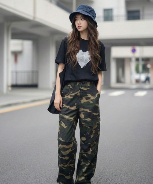 September SEOUL(セプテンバーソウル)の「LOVE & SMILE グラフィックTシャツ(Tシャツ/カットソー・レディース・ホワイト/ブラック・FREE)」の4枚目の写真