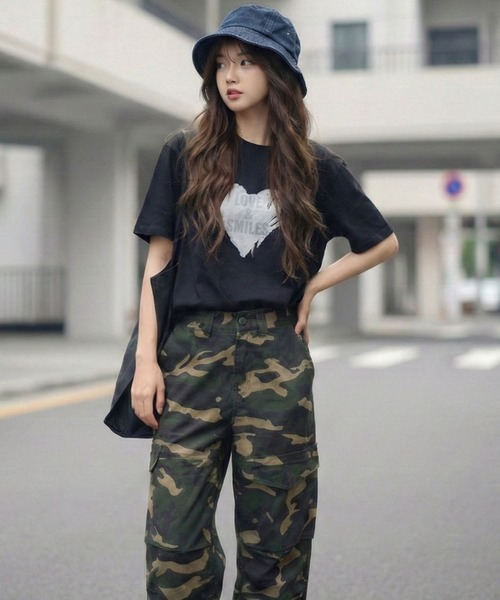 September SEOUL(セプテンバーソウル)の「LOVE & SMILE グラフィックTシャツ(Tシャツ/カットソー・レディース・ホワイト/ブラック・FREE)」の5枚目の写真