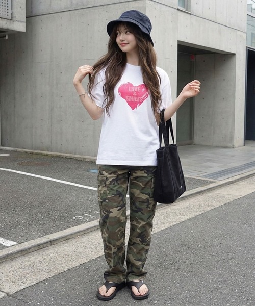 September SEOUL(セプテンバーソウル)の「LOVE & SMILE グラフィックTシャツ(Tシャツ/カットソー・レディース・ホワイト/ブラック・FREE)」の8枚目の写真