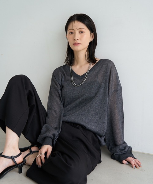 meilmada(メイルマダ)の「Vネックシアールーズニット(ニット/セーター・レディース・ライトベージュ/チャコールグレー/ピンク・FREE)」の4枚目の写真
