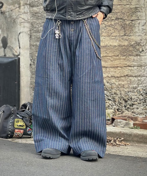 MandO(Auntie Rosa)(エムオー)の「2タックストライプデニムバギーパンツ/ワイドカーブパンツ(デニムパンツ・メンズ・インディゴブルー/ブラック・SMALL/MEDIUM/LARGE)」の2枚目の写真