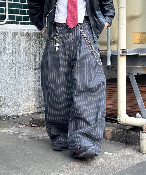 MandO(Auntie Rosa)(エムオー)の「2タックストライプデニムバギーパンツ/ワイドカーブパンツ(デニムパンツ・メンズ・インディゴブルー/ブラック・SMALL/MEDIUM/LARGE)」の10枚目の写真