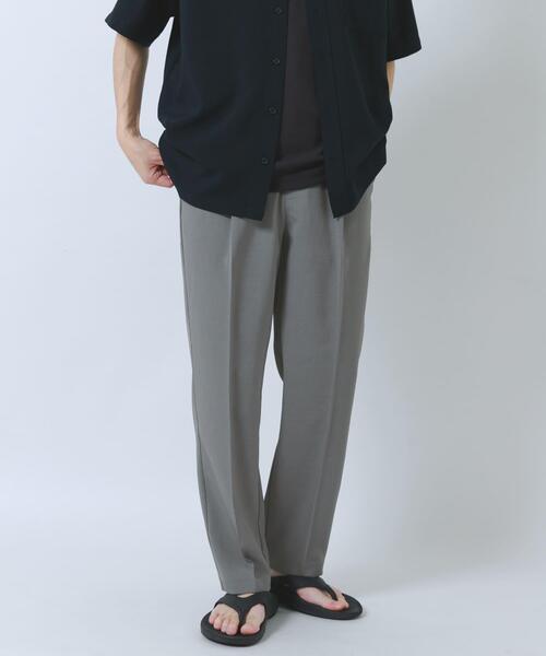 ITEMS URBANRESEARCH(アイテムズ アーバンリサーチ)の「『イージーケア/吸水速乾/接触冷感』高機能ドライタッチイージートラウザー(楽着シリーズ)(その他パンツ・メンズ・グレー/ベージュ/スミクロ/カーキ・LARGE/MEDIUM)」の2枚目の写真
