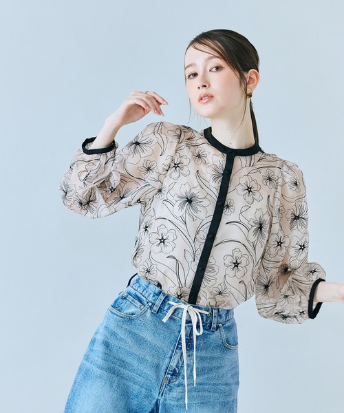Audie a Muses(オーディアミューズ)の「シアー刺繍バイカラーダブルリボンブラウス(シャツ/ブラウス・レディース・ブラック/ベージュ・38/40/42)」の4枚目の写真