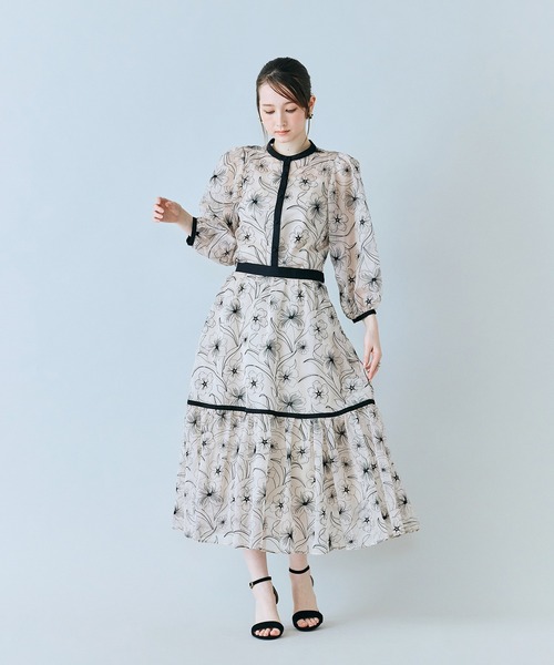 Audie a Muses(オーディアミューズ)の「シアー刺繍バイカラーダブルリボンブラウス(シャツ/ブラウス・レディース・ブラック/ベージュ・38/40/42)」の12枚目の写真