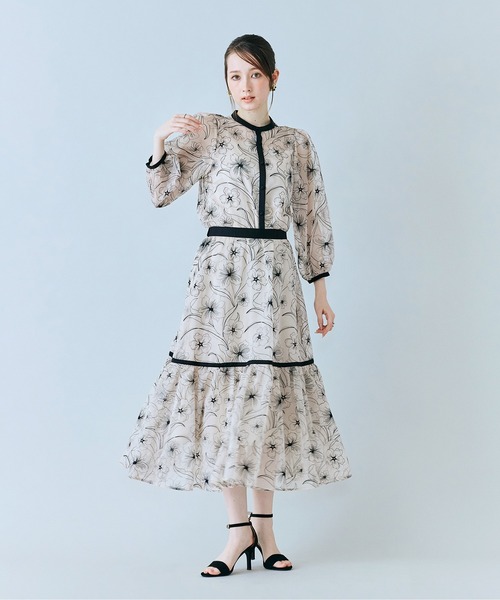 Audie a Muses(オーディアミューズ)の「シアー刺繍バイカラーダブルリボンブラウス(シャツ/ブラウス・レディース・ブラック/ベージュ・38/40/42)」の13枚目の写真