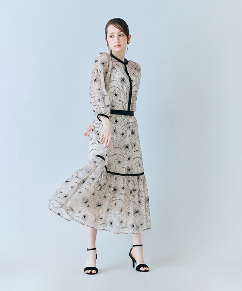Audie a Muses(オーディアミューズ)の「シアー刺繍バイカラーダブルリボンブラウス(シャツ/ブラウス・レディース・ブラック/ベージュ・38/40/42)」の14枚目の写真