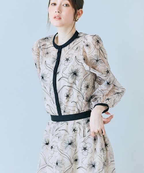 Audie a Muses(オーディアミューズ)の「シアー刺繍バイカラーダブルリボンブラウス(シャツ/ブラウス・レディース・ブラック/ベージュ・38/40/42)」の15枚目の写真