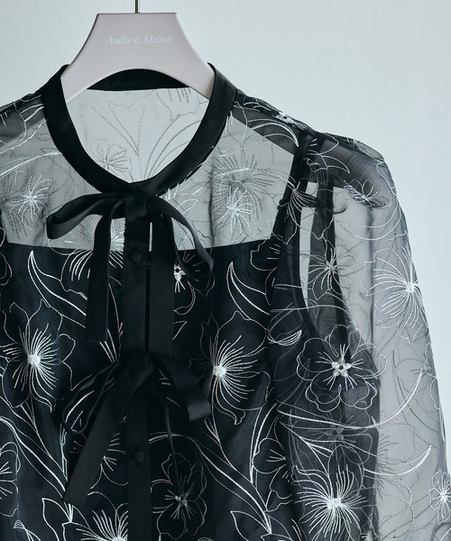 Audie a Muses(オーディアミューズ)の「シアー刺繍バイカラーダブルリボンブラウス(シャツ/ブラウス・レディース・ブラック/ベージュ・38/40/42)」の20枚目の写真