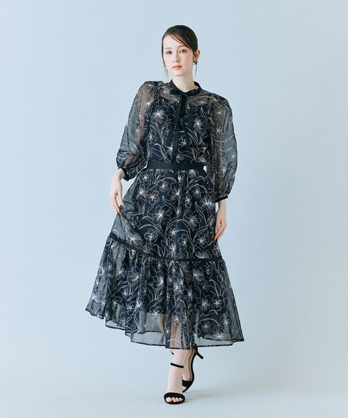 Audie a Muses(オーディアミューズ)の「シアー刺繍バイカラーダブルリボンブラウス(シャツ/ブラウス・レディース・ブラック/ベージュ・38/40/42)」の21枚目の写真