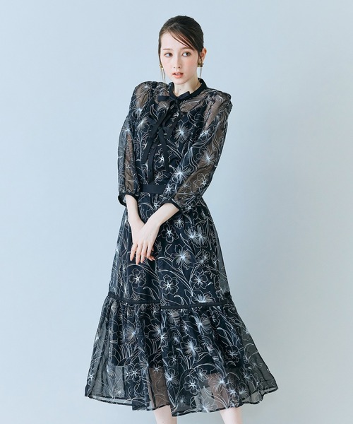 Audie a Muses(オーディアミューズ)の「シアー刺繍バイカラーダブルリボンブラウス(シャツ/ブラウス・レディース・ブラック/ベージュ・38/40/42)」の22枚目の写真