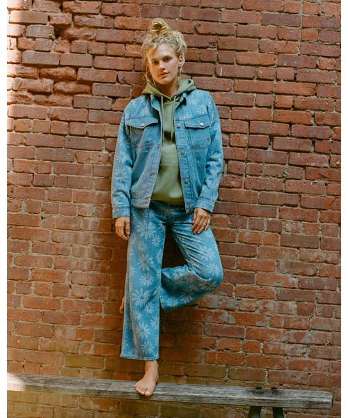 ROXY(ロキシー)の「ROXY ウィメンズ BOOGIE NIGHT MID SUR デニムパンツ 【2026年春夏モデル】/ロキシーフラワー柄デニムパンツ(デニムパンツ・レディース・ブルー・28inch/24inch/26inch)」の6枚目の写真